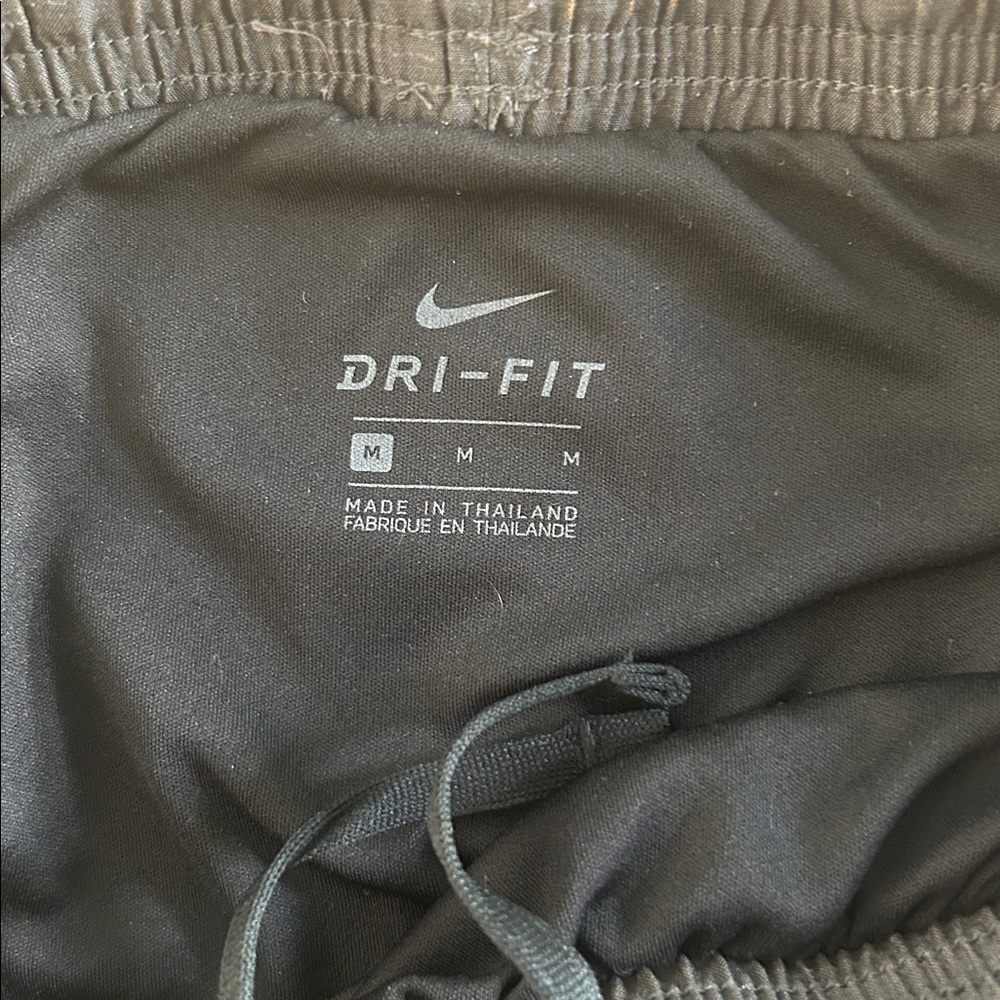 Girls Nike Athletic Shorts - Picture 2 of 4